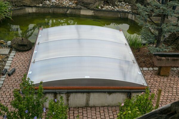 Heat-insulating roofing for Koi fish ponds