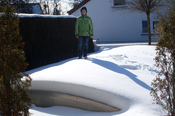Highly insulating and extremely robust pool cover specially designed for winter use.