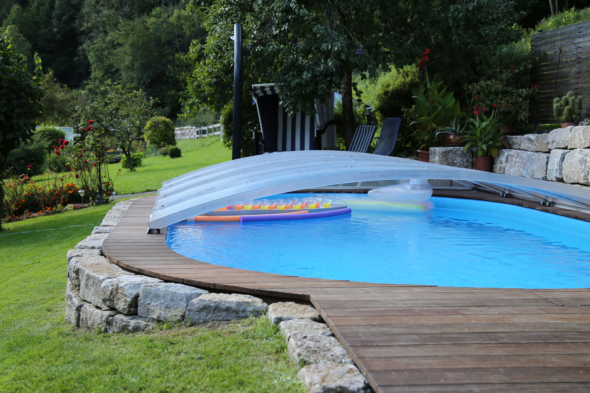 FlexiRoof available in 6 variants, pool cover for every requirement