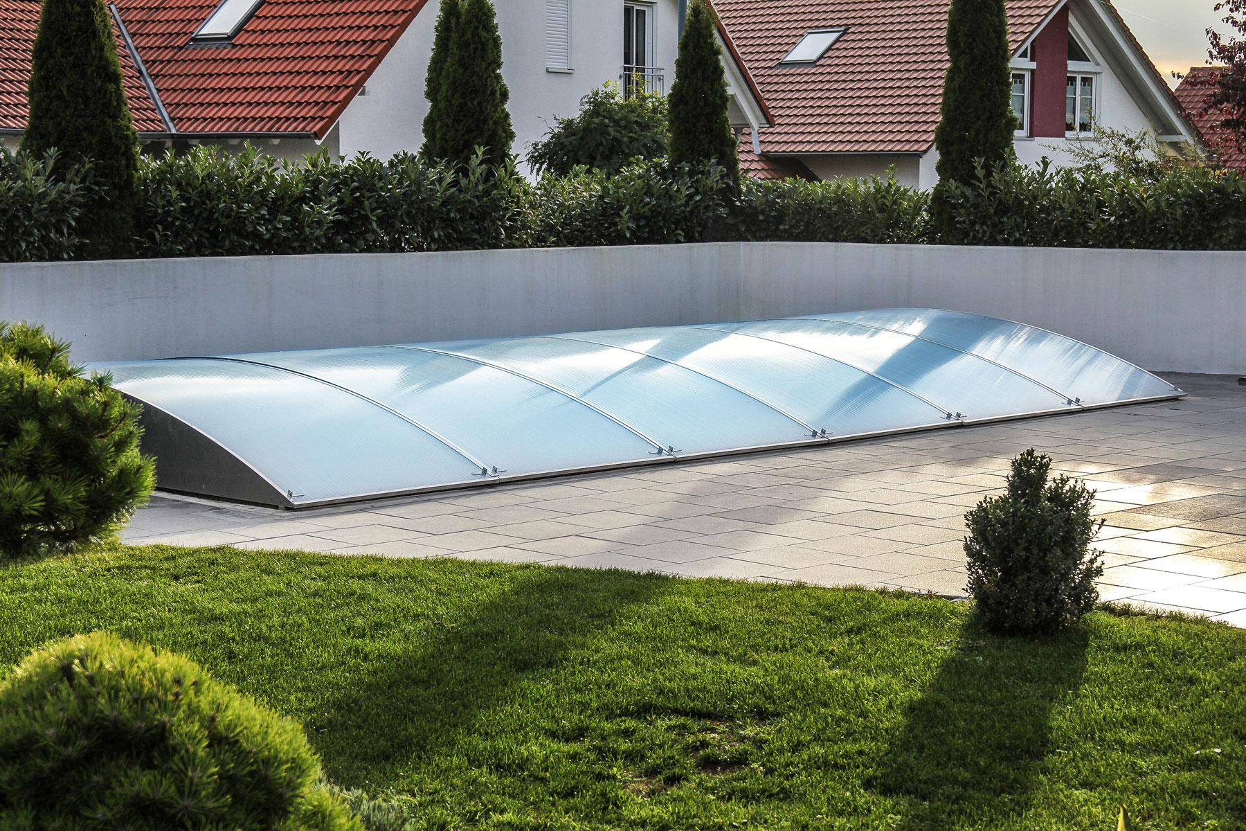 FlexiRoof Premium - Highly functional and extremely robust pool enclosure for year-round use